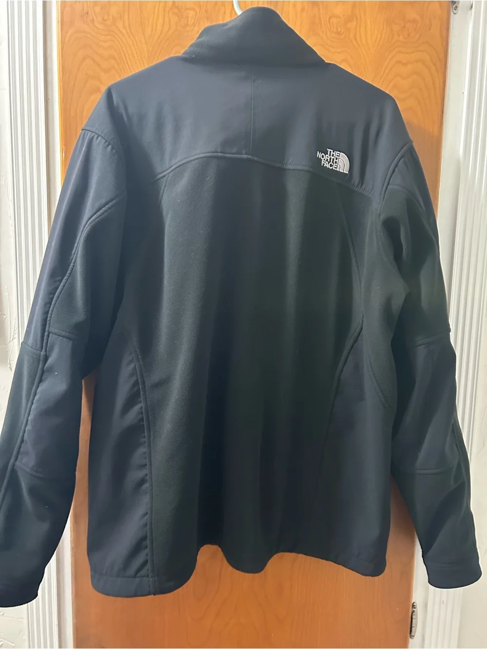 The North Face Black Men’s Lightweight Full-Zip Jacket